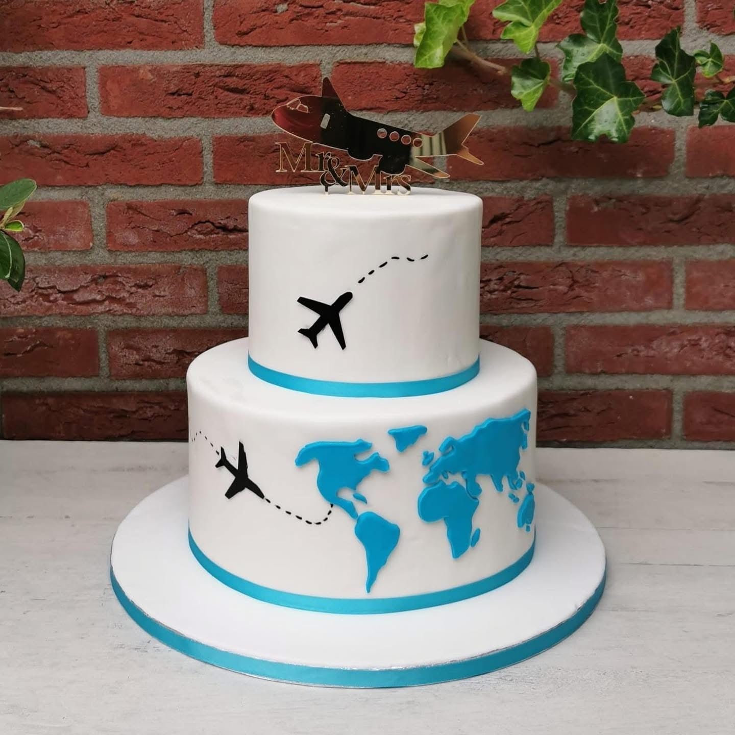 Caketopper vliegtuig Mr & Mrs
