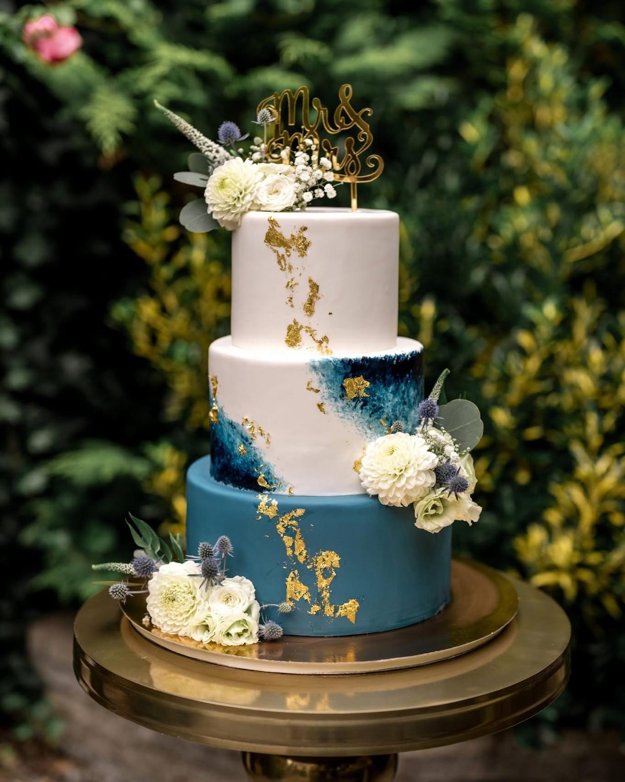 Mr & Mrs caketopper